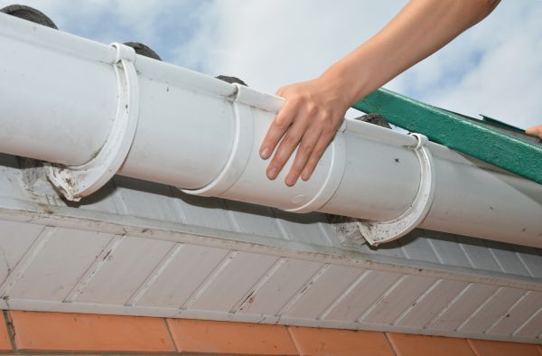 Gutter Reattachment in Midlothian
